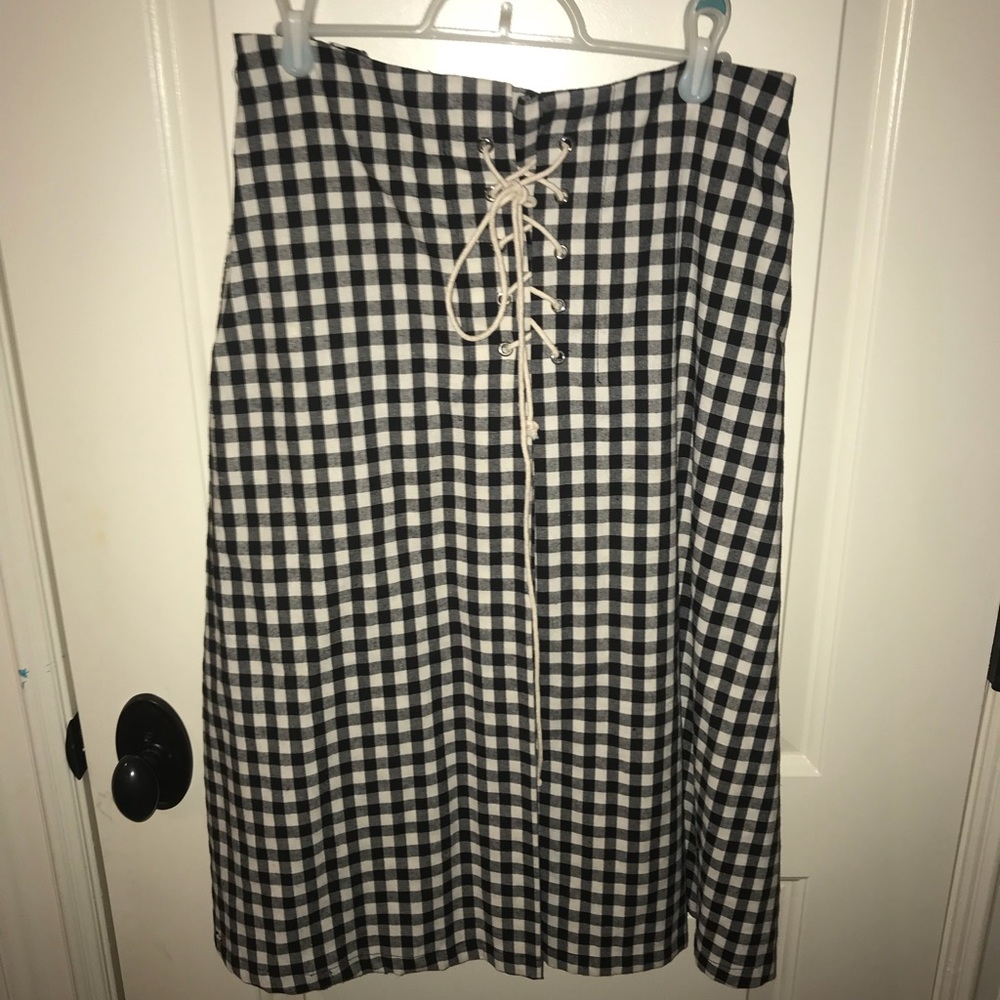Black and white plaid skirt